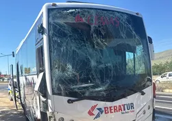 Kırşehir'de feci kaza! İşçi servisleri çarpıştı, 17 kişi yaralandı