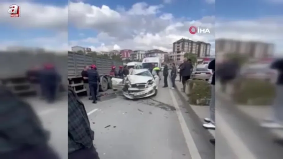Arnavutköy’de otomobil tıra arkadan çarptı