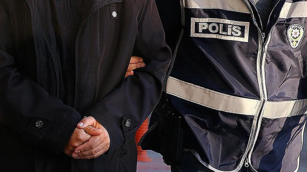 Van'da çeşitli suçlardan aranan 13 şüpheli tutuklandı