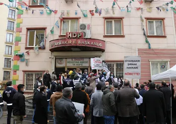 PKK ve HDP'den evlat nöbetine iftira
