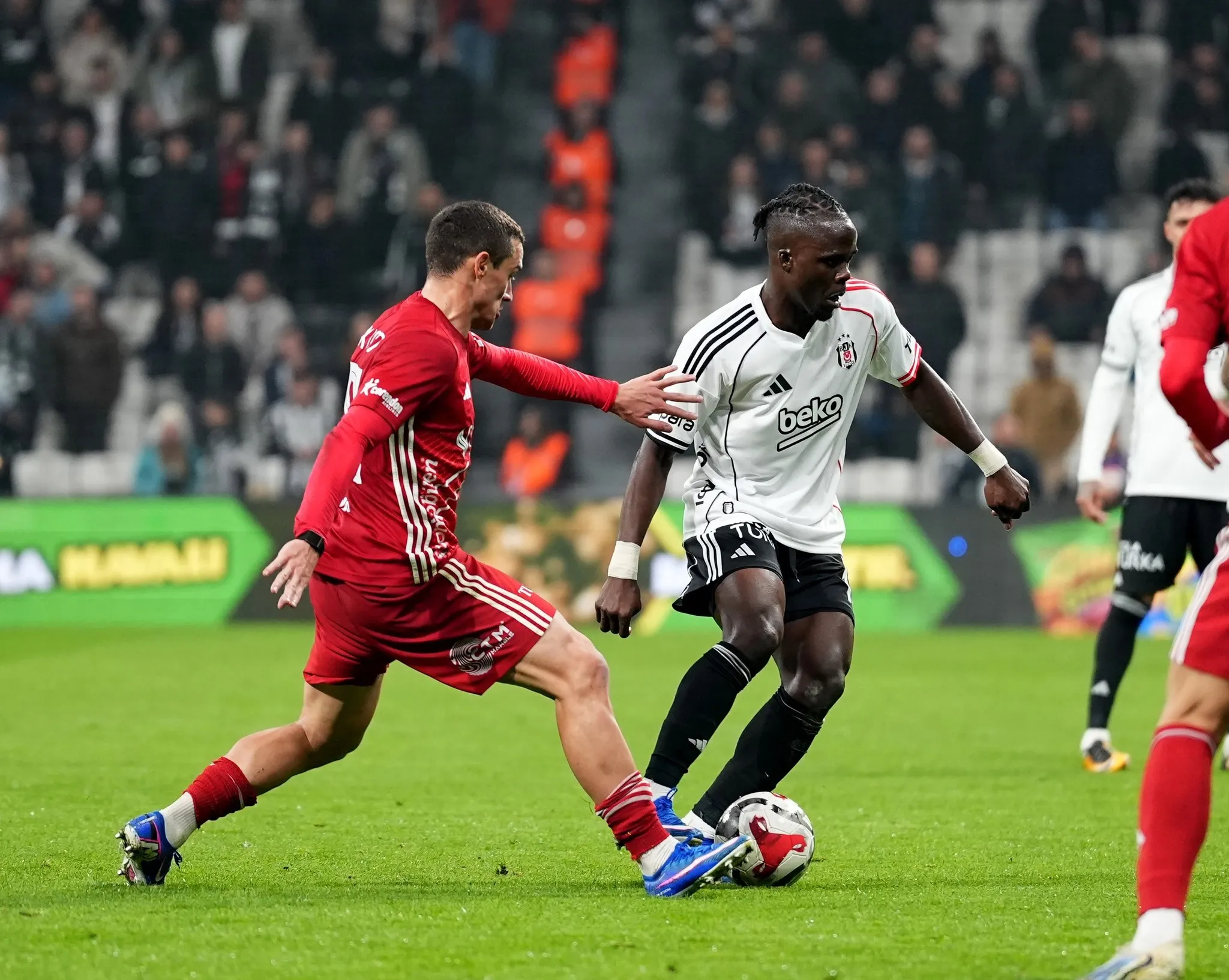 Dolmabahçe’de gol yağmuru! Beşiktaş Antalyaspor’u farklı geçti