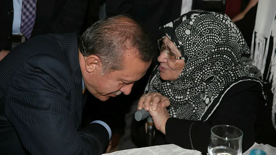 Yazar ve Düşünce İnsanı Şule Yüksel Şenler vefat etti! Şule Yüksel Şenler kimdir?