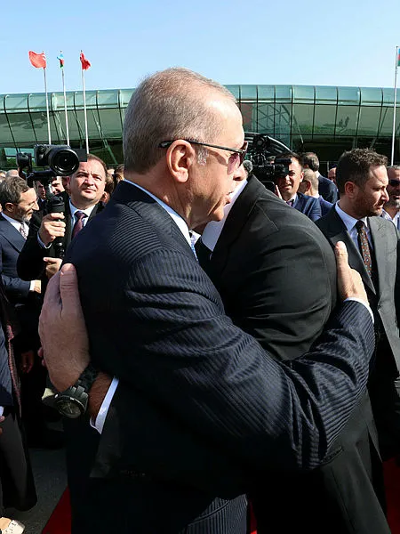baskan-recep-tayyip-erdogan-kktc-ve-azerbaycan-ziyareti-sonrasi-turkiyeye-dondu-1686671409426.jpg Başkan Recep Tayyip Erdoğan KKTC ve Azerbaycan ziyareti sonrası Türkiye'ye döndü - 2