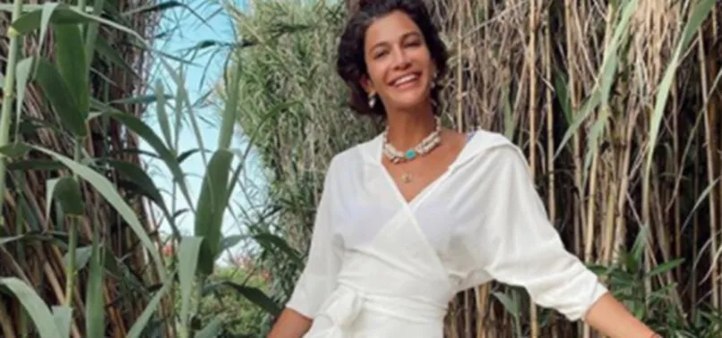 Berrak Tüzünataç oyuncu Ali Yörenç’le aşkını ilan etti!