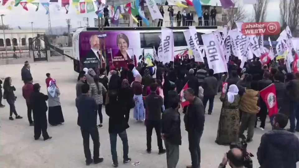 HDP’ye Diyarbakır’da soğuk duş! | VİDEO