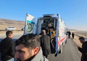 Bitlis'te TIR kazası! Sürücü yaralandı