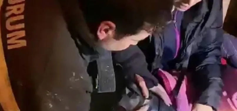 Kendi maskesini çocuklara takan itfaiyeci yoğun bakımda: Afgan aile Van’a sevk edildi