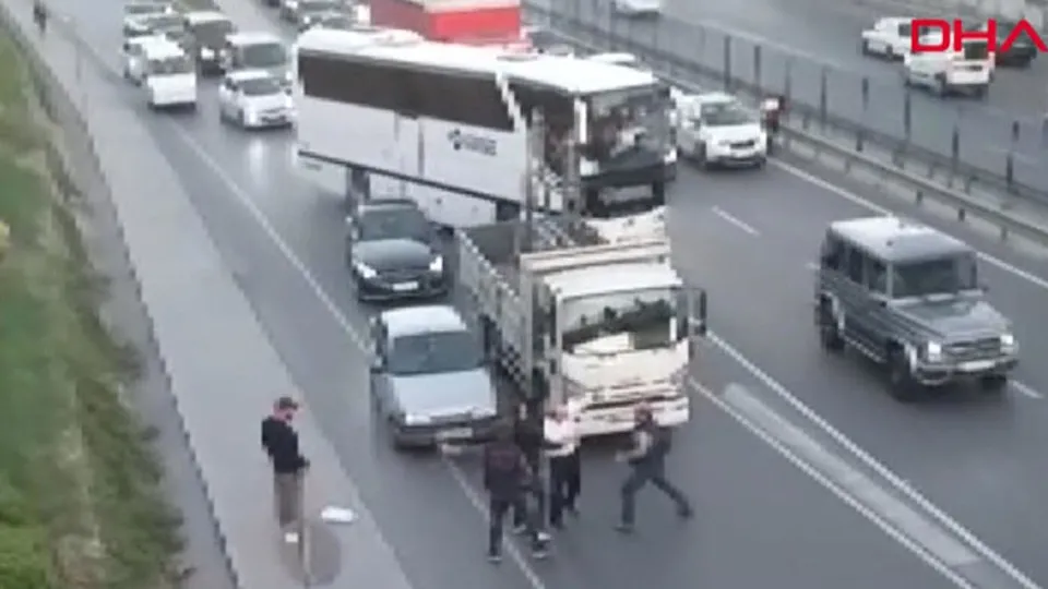 İstanbul’da trafikte sopalı kavga