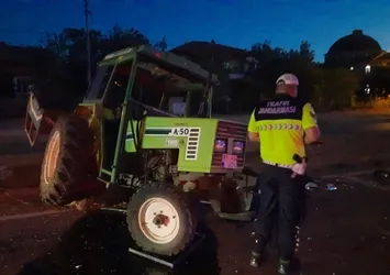 Samsun’da otomobil ile traktör çarpıştı: 3 yaralı