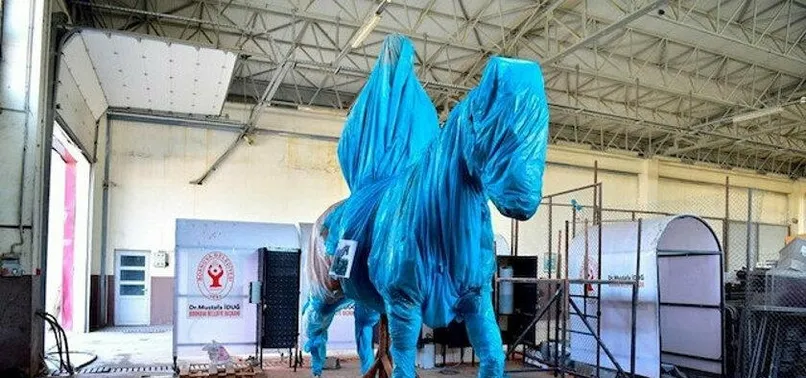 CHP’li Bornova Belediyesi’nden depremin vurduğu İzmir’e yeni Atatürk heykeli