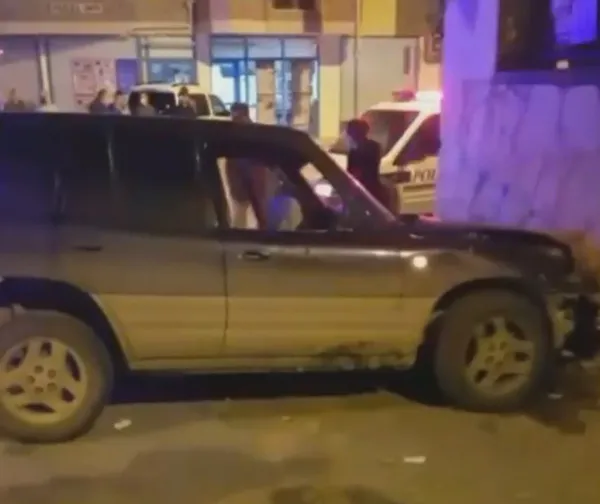 1608448887880.jpg Kaza yapan sürücü mahalleyi karıştırdı! Linç etmek istediler - 1