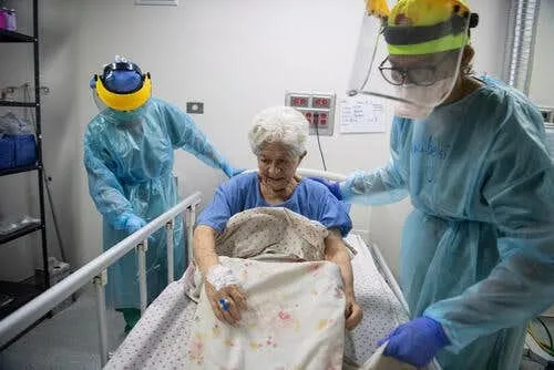 hastane-onlerine-cadir-kurulacak-saatlerce-ambulans-icinde-bekliyorlar-1609253881747.jpg Hastane önlerine çadır kurulacak! Saatlerce ambulans içinde bekliyorlar - 1