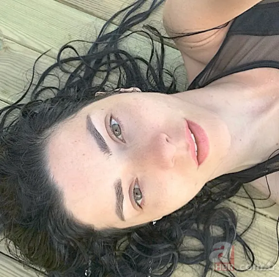 Sinem Kobal'ın yeni fotoğrafındaki o detay gündem oldu! Sinem Kobal'ı görenler şoke oldu 20