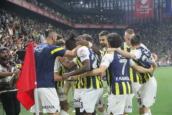 baskan-recep-tayyip-erdogan-ziraat-turkiye-kupasini-kazanan-fenerbahceye-tebrik-1686513647609.jpg Başkan Recep Tayyip Erdoğan Ziraat Türkiye Kupası'nı kazanan Fenerbahçe'ye tebrik - 2