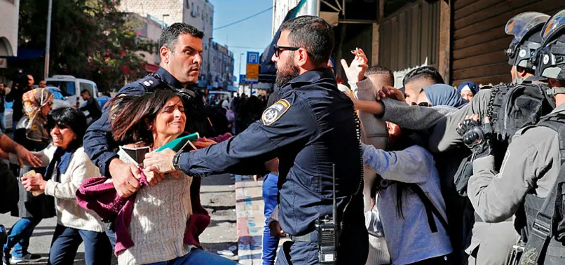 İsrail ordusu Filistinlilere gaz, ses ve göz yaşartıcı bomba attı