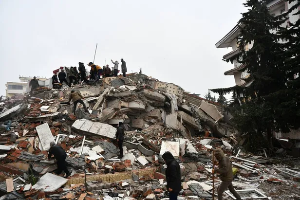 dogal-gaz-deprem-bolgelerine-geldi-mi-ne-zaman-gelecek-elektrik-su-dogal-gaz-son-durum-ne-1676202254771.jpg Doğal Gaz deprem bölgelerine geldi mi, ne zaman gelecek? Elektrik-Su-Doğal Gaz son durum ne? - 4