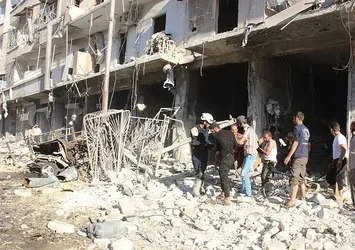 Halep'te yerleşim yerine hava saldırısı: 16 ölü, 25 yaralı