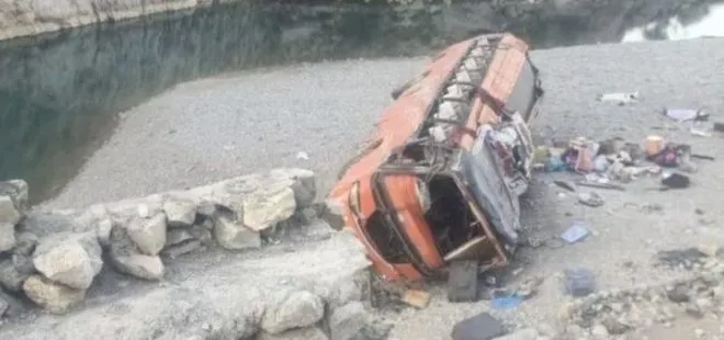Pakistan’daki otobüs kazasında onlarca can kaybı ve yaralı var