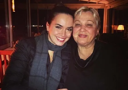 Anne acısı yaşayan Yeliz Şar’dan yürek yakan paylaşım! "Seni kaybetmenin acısı tarifsiz"