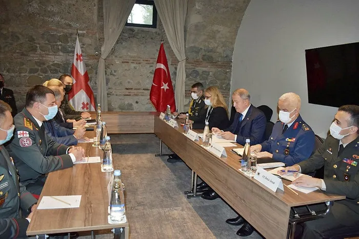 Milli Savunma Bakanı Hulusi Akar'dan kritik temas: Gürcistan Savunma Bakanı Burculadze ile görüştü - 1