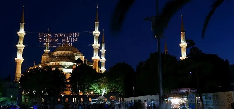 Diyanet: oruçluyken saç boyanır mı? Saç boyamak orucu bozar mı? Makyaj yapmak orucu bozar mı?