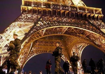 Paris'te terör alarmı