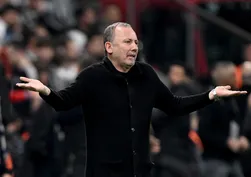 Konyaspor mağlubiyeti sonrası saha kenarı karıştı! Sergen Yalçın’a su şişesi fırlatıldı