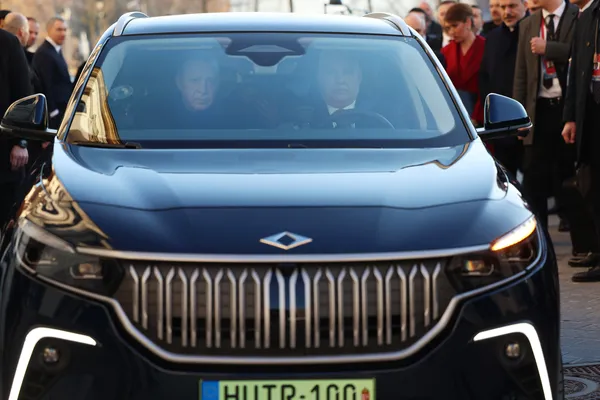 Başkan Erdoğan’dan Macaristan Başbakanı Orban’a özel plakalı Togg! İki ülke arasında çok sayıda anlaşma imzalandı