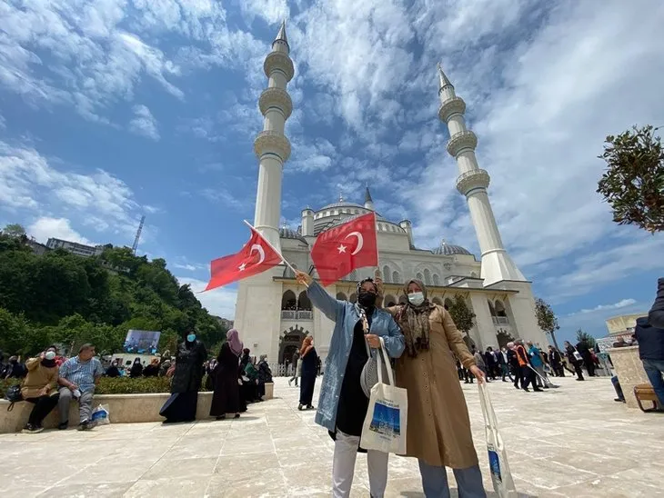 Başkan Erdoğan’ın açılışını yaptığı Uzun Mehmet Camisi'nde ilk Cuma namazı kılındı