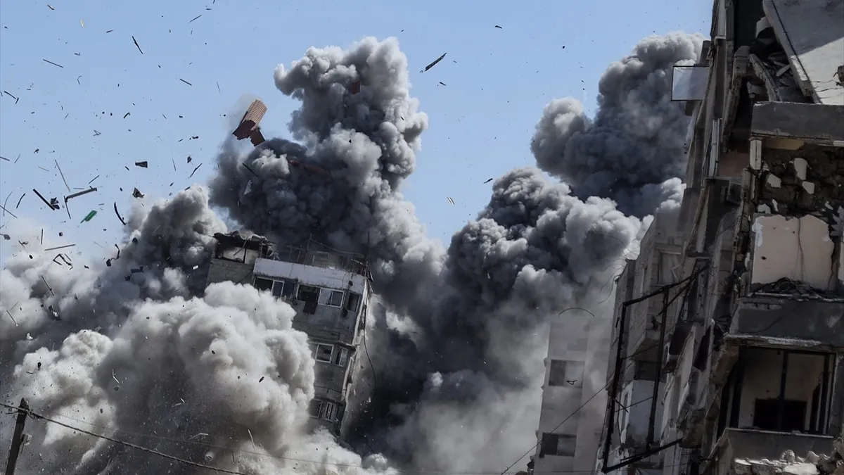 Katil İsrail Gazze'de pazar yerini hedef aldı! 15 kişi öldü 70 kişi yaralandı