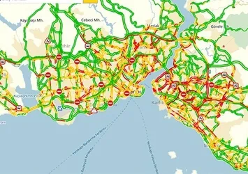 İstanbul'da metrobüs kazasının ardından trafik kilitlendi