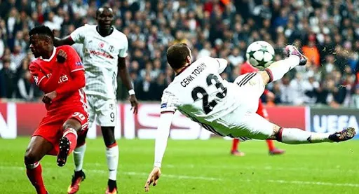 sampiyonlar-ligi-turkiye-icin-hayal-mi-oluyor-kritik-esigin-altina-dustuk-1607116753603.jpg Süper Lig şampiyonu takım Şampiyonlar Ligi'ne gidebilecek mi? O liste yayınlandı! Kritik eşiğin altına düştük - 3