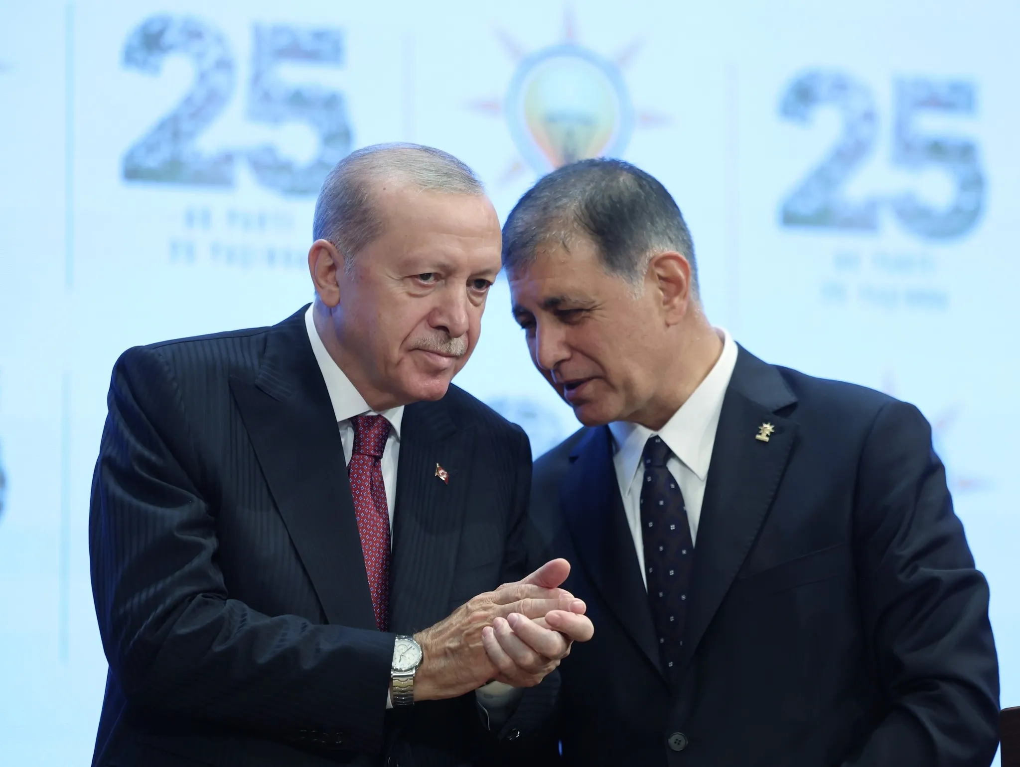 Cemil Tugay'ın AK Parti'ye katılmasının ardından İzmirli vatandaşlardan destek: Körfez, altyapı ve ulaşım sorunlarına çözüm beklentisi