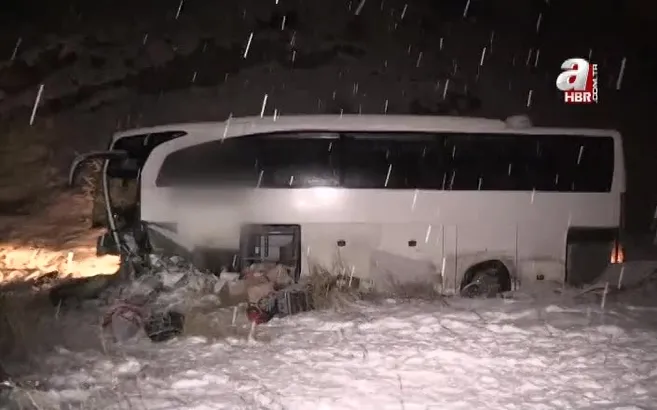 erzincan da ici yolcu dolu otobus kaza yapti 17 kisi yaralandi