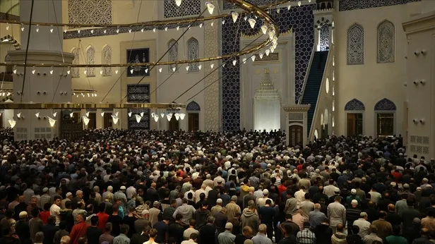 cuma-hutbesi-pfd-bugunku-cuma-hutbesi-yayimlandi-mi-11-kasim-cuma-hutbesi-konusu-ne-istanbul-ankara-izmir-il-i-1668150225543.jpg CUMA HUTBESİ PFD | Bugünkü Cuma Hutbesi yayımlandı mı? 11 Kasım Cuma Hutbesi konusu ne? İstanbul, Ankara, İzmir... İl il Cuma VAKİTLERİ - 7