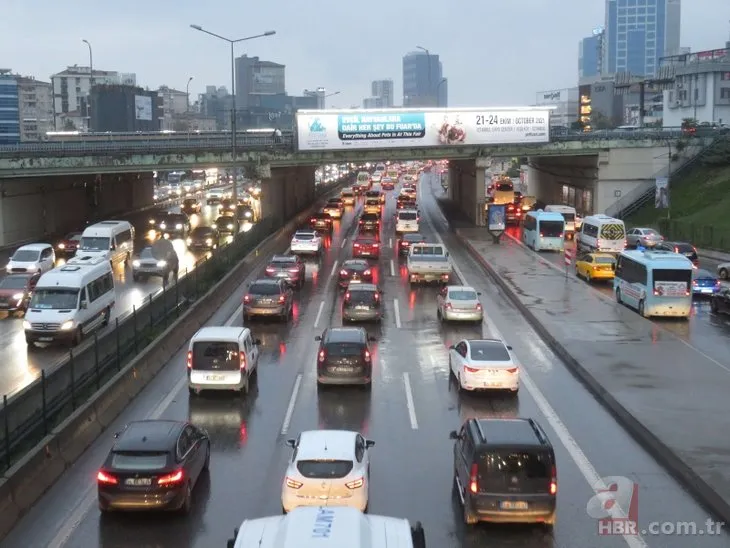 İstanbul haftaya trafik yoğunluğuyla başladı