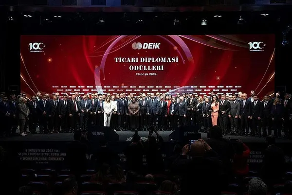 ticaret-bakani-omer-bolat-acikladi-yillik-bazda-256-milyar-dolarlik-ihracatin-uzerine-ciktik-1705776052308.jpeg Türkiye ekonomisi son 13 çeyrekte büyüdü! | Ticaret Bakanı Ömer Bolat: "Yıllık bazda 256 milyar dolarlık ihracatın üzerine çıktık" - 2