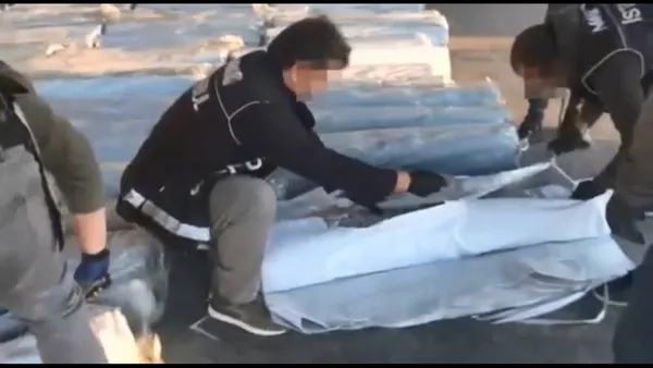 ambarli-limaninda-1-ton-580-kilo-marihuana-ele-gecirildi-meksikadan-istanbula-getirmisler-1665474435612.jpg Ambarlı Limanı'nda 1 ton 580 kilo marihuana ele geçirildi! Meksika'dan İstanbul'a getirmişler - 6