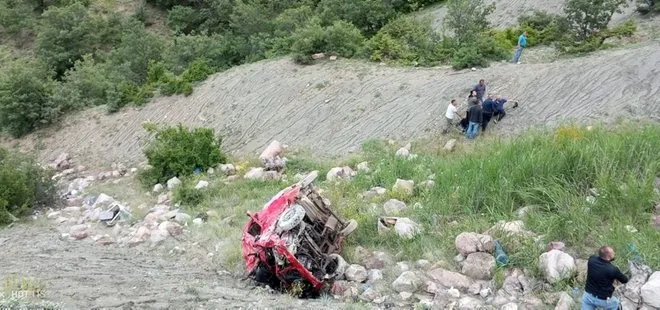 Tokat’ta minibüs uçuruma yuvarlandı! 4 kişi hayatını kaybetti, 1 çocuk yaralandı