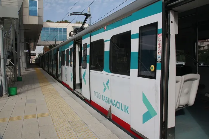 1744620585243.jpeg İstanbul-Ankara arasına yapılması planlanan Süper Hızlı Tren projesinde ön çalışmalar tamamlandı. (A Haber arşiv)