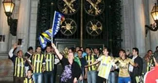 G.Saray Lisesi’ne Fener bayrağı!