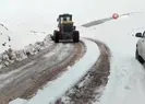 Siirt’te karda araçlar yolda mahsur kaldı