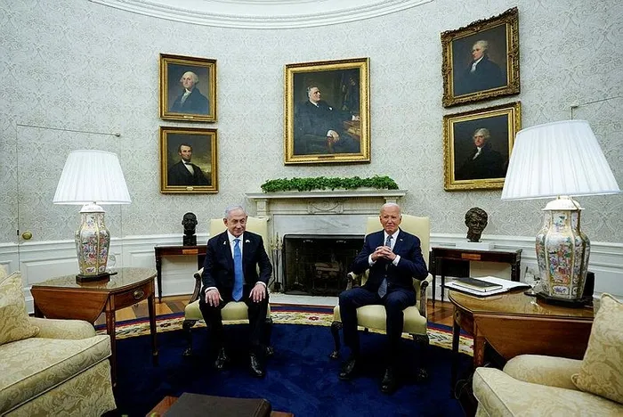 bidenin-washingtondaki-gorusmede-netanyahuya-bana-maval-okuma-dedigi-iddiasi-1722716592496.jpeg ABD Başkanı Joe Biden ve Netanyahu'nun Beyaz Saray'daki görüşmelerinden kareler