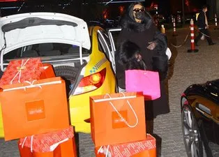 Bülent Ersoy altı saatte 100 bin TL harcadı! Alışverişi taksiye sığmadı