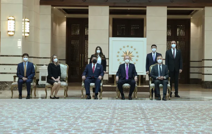 Son dakika: Başkan Erdoğan’dan Külliye’de önemli kabuller! Güven mektubu sundular