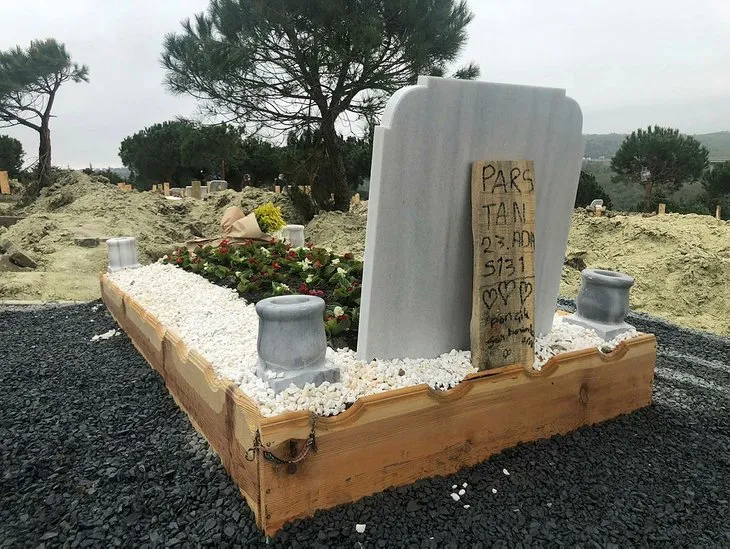 Ebru Şallı’nın vefat eden oğlu Pars’ın mezarı taşınacak