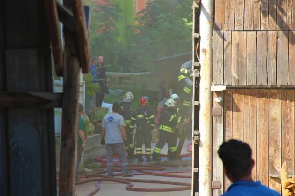 kocaelinde-kereste-fabrikasinda-yangin-cikti-1631109217225.jpg Kocaeli’nde Kereste fabrikasında yangın çıktı - 1