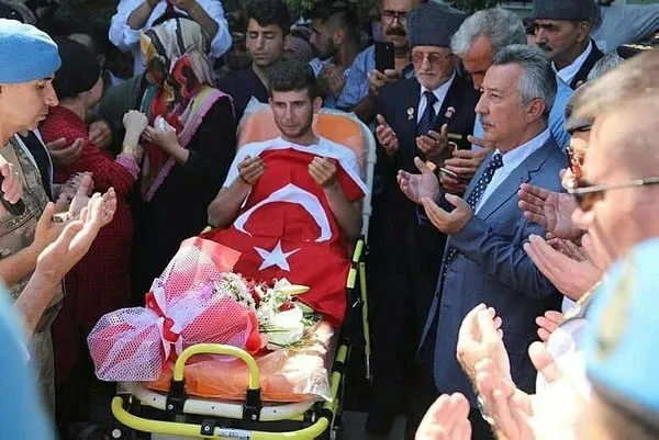 Gazi Tarık Cür: Bacaksız yaşanır vatansız asla - 1