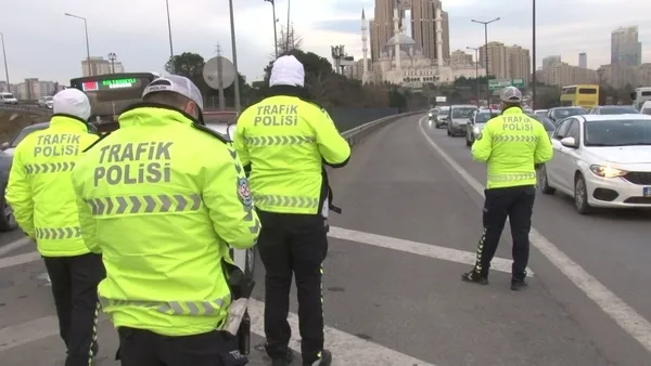 polisi-gorunce-kacmak-icin-elinden-geleni-yapti-cezadan-kurtulamadi-1643712672359.jpg Polisi görünce kaçmak için elinden geleni yaptı! Cezadan kurtulamadı - 5