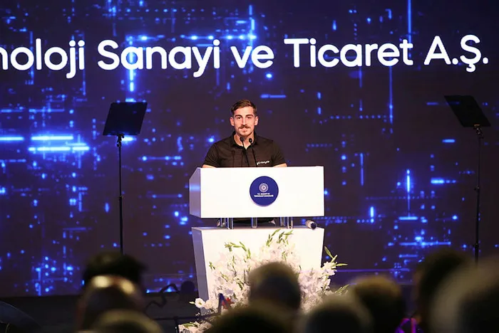 Mercedes’ten TOGG’a gelen Taha Uluhan: Başkan Erdoğan’ın çağrısı üzerine ülkeme döndüm - 4